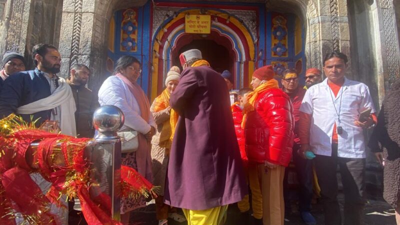श्री बदरीनाथ- केदारनाथ दर्शन को पहुंचा मुख्यमंत्री पुष्कर सिंह धामी का परिवार