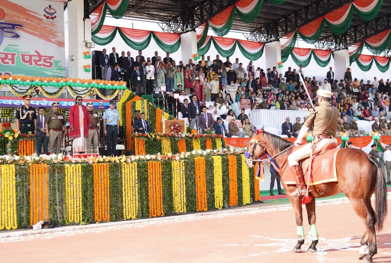 राष्ट्रपति द्रौपदी मुर्मु की उपस्थिति में पुलिस लाईन देहरादून में राज्य स्थापना दिवस का भव्य कार्यक्रम सम्पन्न, मुख्यमंत्री पुष्कर सिंह धामी ने की महत्वपूर्ण घोषणाएं, राज्य में महिला नीति को शीघ्र लागू किया जाएगा 