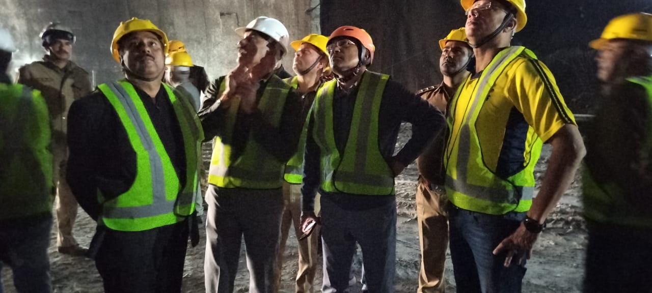 उत्तरकाशी : सचिव आपदा प्रबन्धन डॉ. रंजीत सिन्हा ने किया सिलक्यार का निरिक्षण राहत बचाव कार्यो का लिया जायजा