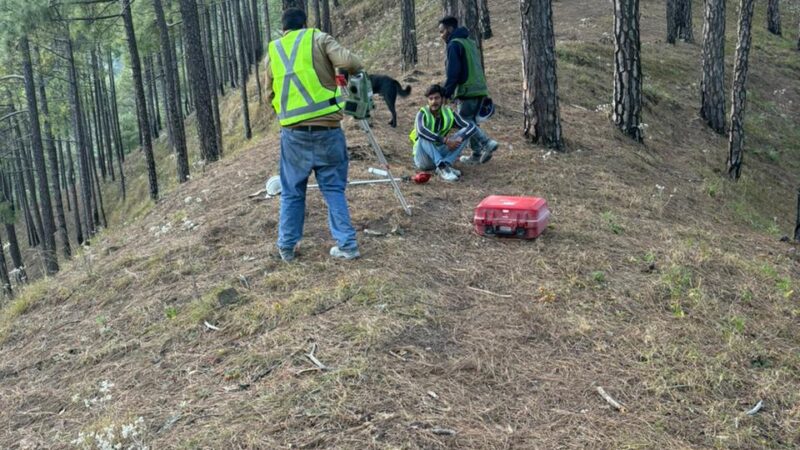 उत्तरकाशी टनल हादसा : अब तक बाहर नहीं निकाले जा सके टनल में फंसे मजदूर, MS पाइप डालने का काम शुरू