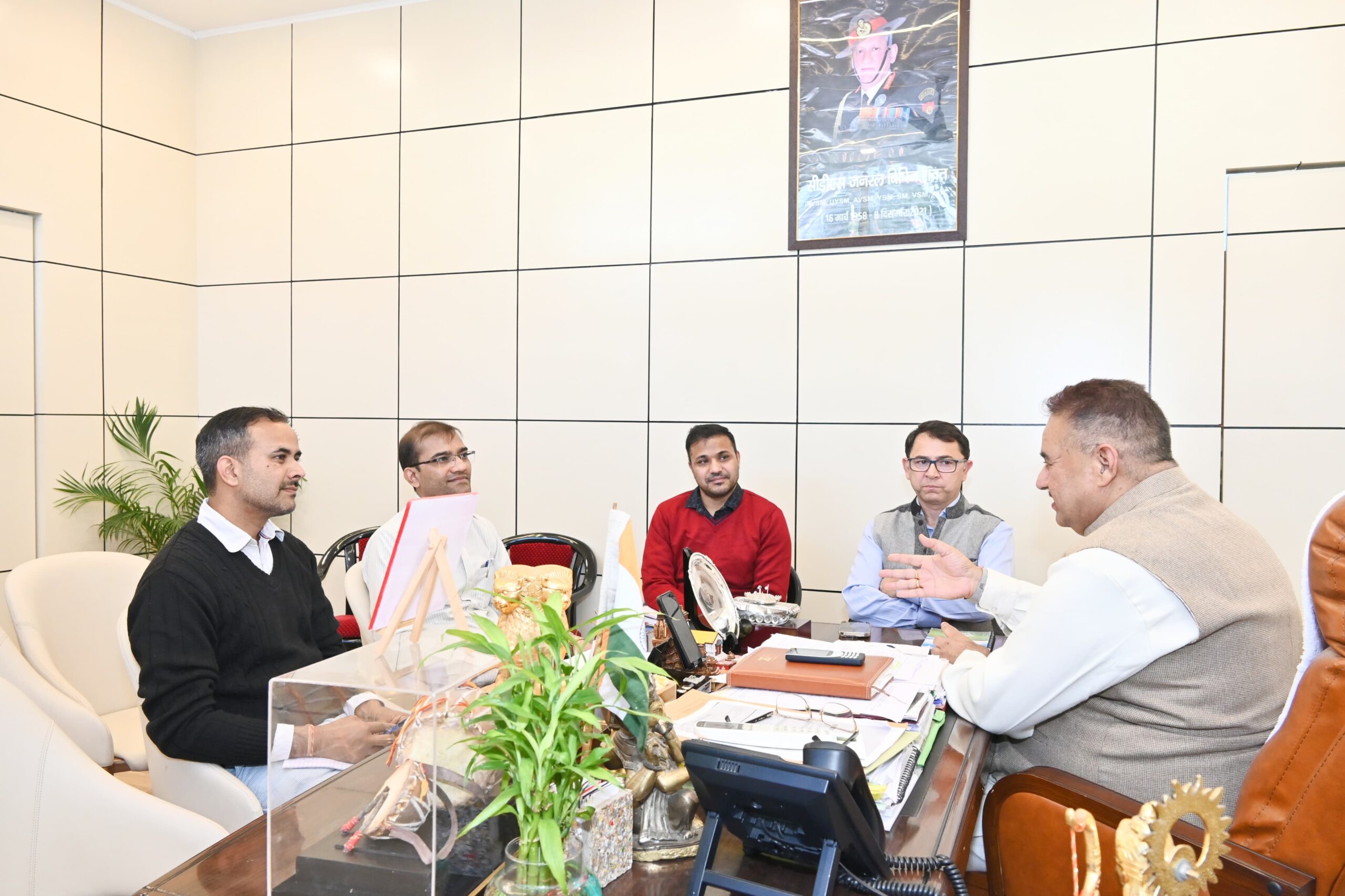 कैबिनेट मंत्री गणेश जोशी ने उद्यान विभाग के अधिकारियों के साथ की विभागीय समीक्षा, कहा जरमोला और चौबटिया गार्डन के रिसर्च सेंटर को फिर से किया जाएगा प्रारम्भ