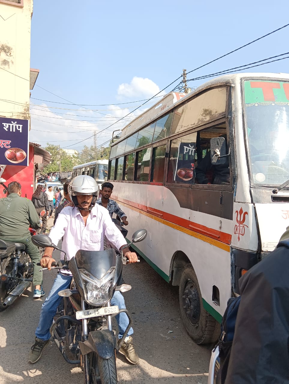 बाजार चौकी के समीप स्टेशन पर जाम से आमजन परेशान