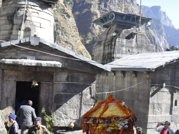 बदरीनाथ धाम से योग बदरी मंदिर पांडुकेश्वर पहुंची देवडोलियां, श्री उद्धव जी योग बदरी पांडुकेश्वर तथा कुबेर जी कुबेर मंदिर पांडुकेश्वर में करेंगे शीतकाल प्रवास