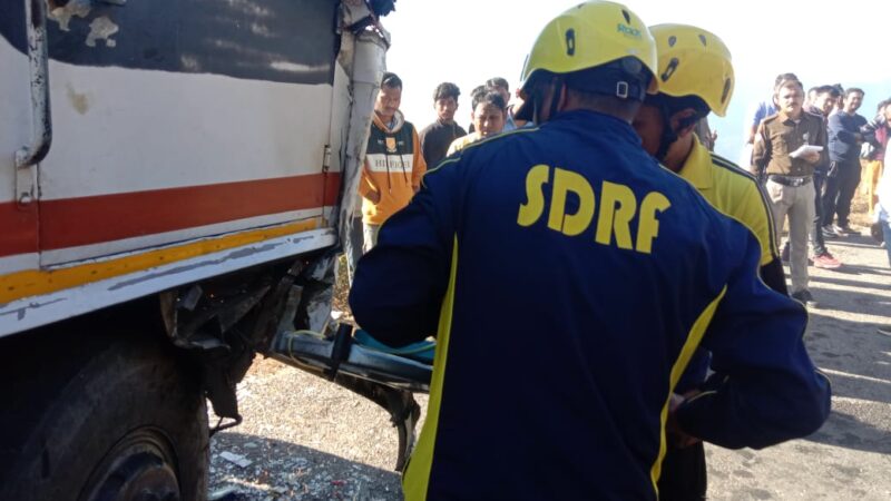सतपुली : दो बसों की आमने सामने की टक्कर, SDRF ने घायलों को रेस्क्यू कर पहुंचाया अस्पताल
