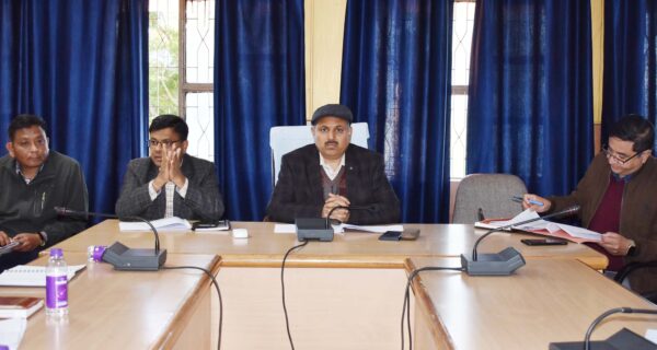 चमोली में 23 नवंबर से शुरू होगी विकसित भारत संकल्प यात्रा, सीडीओ डॉ. ललित नारायण मिश्र ने ली अधिकारियों की बैठक, केन्द्र और राज्य सरकार की योजनाओं से शत प्रतिशत सेचुरेशन करने के दिए निर्देश