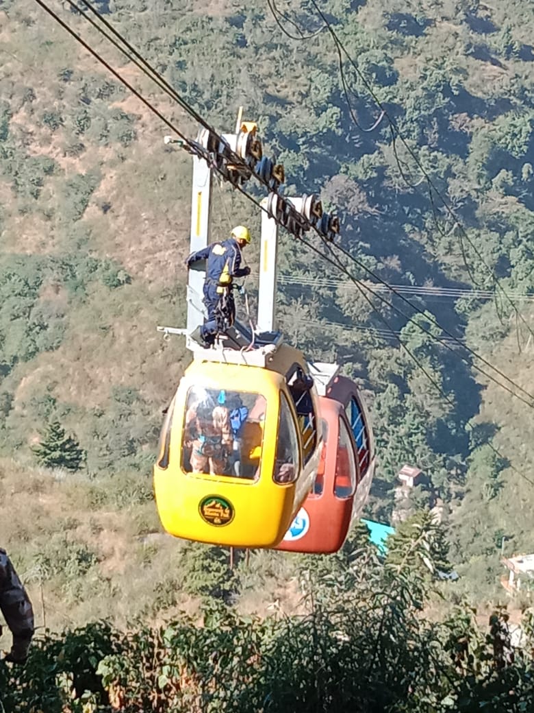 SDRF ने भट्टा फॉल रोपवे, मसूरी में किया मॉक अभ्यास