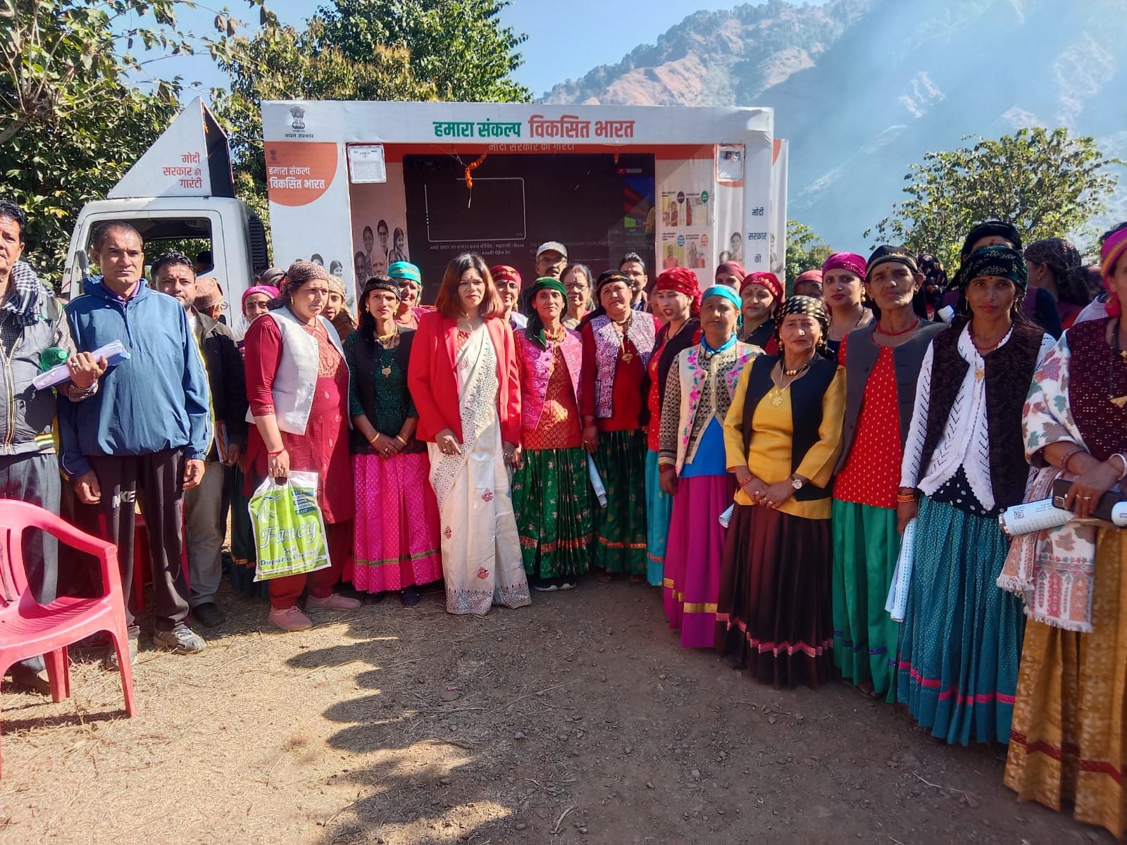 अटाल में गाजे बाजे के साथ हुआ विकसित भारत संकल्प यात्रा का स्वागत, कार्यक्रम में लगे जौनसारी लोक व्यंजनों के स्टॉल ने किया आकर्षित  