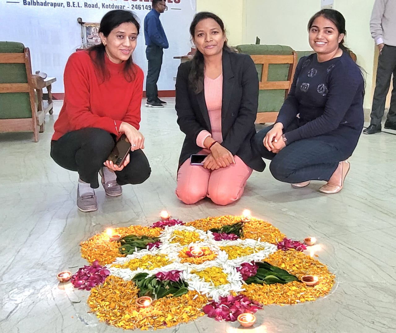 आईएचएमएस में धूमधाम से मनाया गया लोकपर्व इगास, महिला प्राध्‍यापकों ने फूल और दिए से सजाई रंगोली