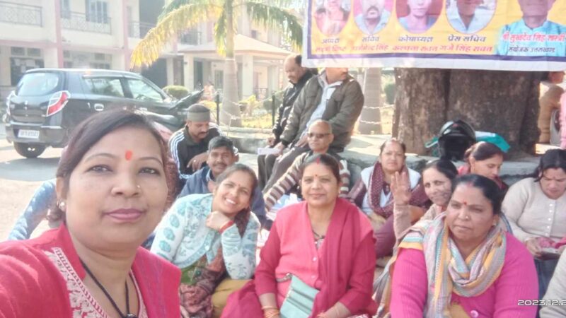 ठगी पीड़ित परिवार के सदस्यों ने उपजिलाधिकारी के माध्यम से प्रधानमंत्री को भेजा ज्ञापन, यें हैं मांग