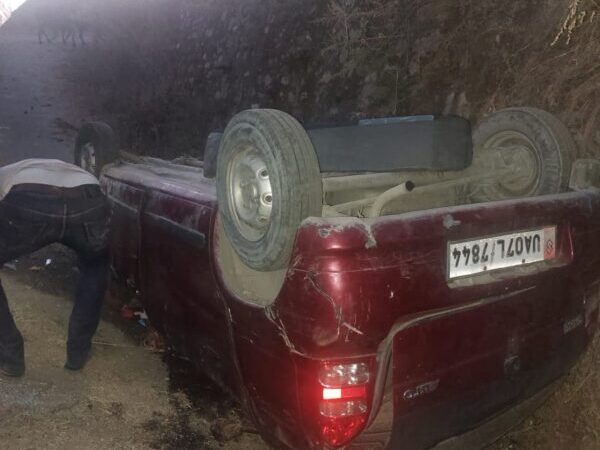 जोशीमठ : चाई गाँव के पास आल्टो कार दुर्घटनाग्रस्त 04 घायल