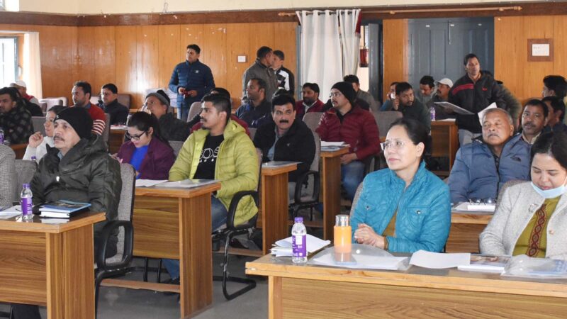 उत्तराखण्ड सेवा का अधिकार आयोग की ओर से चमोली में आयोजित की गई प्रशिक्षण कार्यशाला, सेवा के अधिकार अधिनियम के तहत विभागों में अधिसूचित सेवाओं की दी गई जानकारी