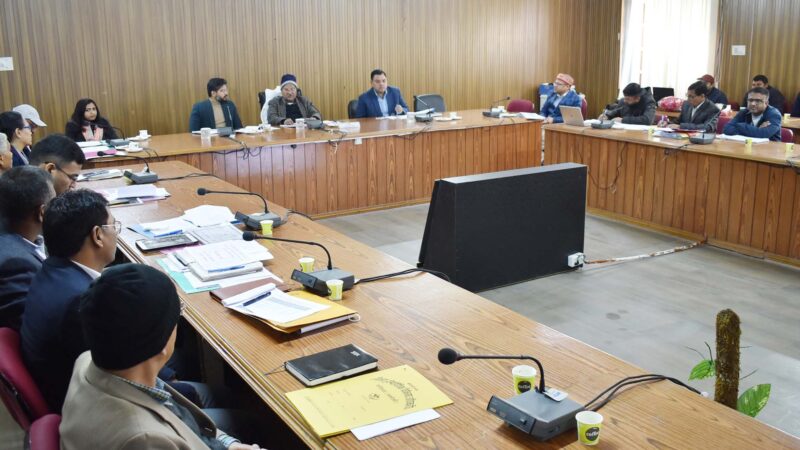 सचिव विनोद प्रसाद रतूडी ने ली जनपद चमोली में विकास कार्यो की समीक्षा बैठक, अंतर विभागीय समन्वय के साथ विकास कार्यो को तेजी से आगे बढ़ाने के दिए निर्देश