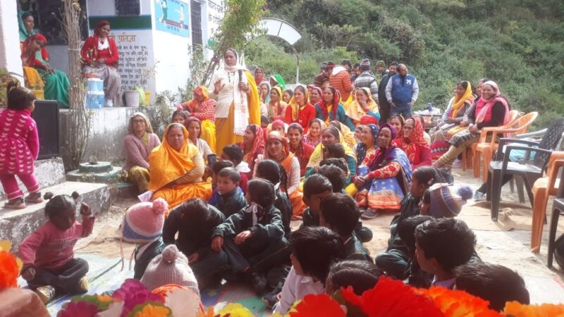 चमोली :   विकसित भारत संकल्प यात्रा के तहत आयोजित शिविर में केन्द्र सरकार की योजनाओं की दी गयी जानकारी और वंचित लोगों का योजना में किया पंजीकरण