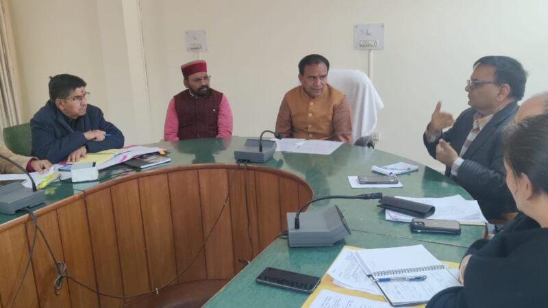 सूबे के विद्यालयों में स्थापित होंगे बुक बैंक – शिक्षा मंत्री  डॉ. धन सिंह रावत