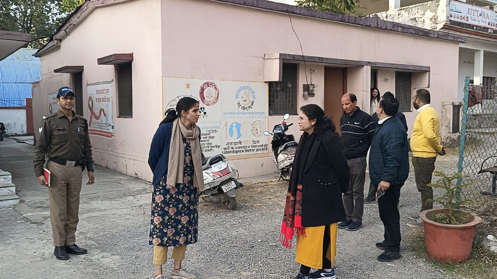 डीएम सोनिका ने किया औचक निरिक्षण, ब्लॉक रायपुर में मचा हडकम्प, फील्ड कर्मचारियों से वीडियो कॉल पर किया सम्पर्क