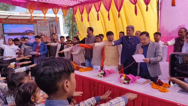 डीएम धीराज सिंह गर्ब्याल ने विकसित भारत संकल्प यात्रा के कार्यक्रम में किया प्रतिभाग, खतौनी को लेकर लेखपालों को दिए निर्देश, कहा अन्यथा की स्थिति में की जायेगी कार्रवाई