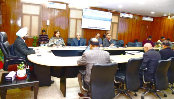 मुख्य सचिव डॉ. एसएस संधु ने की प्रधानमंत्री ग्राम सड़क योजना के तहत किए जा रहे कार्यों की समीक्षा, दिए आवश्यक दिशा निर्देश