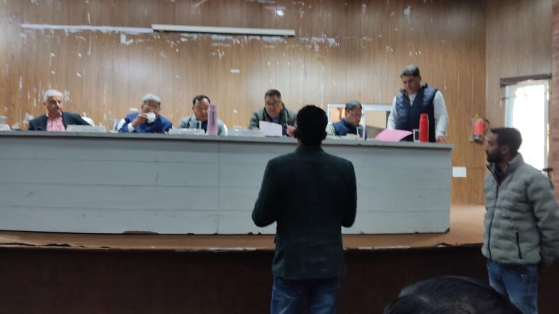 डीएम धीराज सिंह गर्ब्याल ने नगर निगम रूड़की के सभागार में सुनी जन समस्याएं, 40 शिकायतें हुई दर्ज, अधिकांश का मौके पर ही निस्तारण कर अधिकारियों को दिये आवश्यक दिशा निर्देश