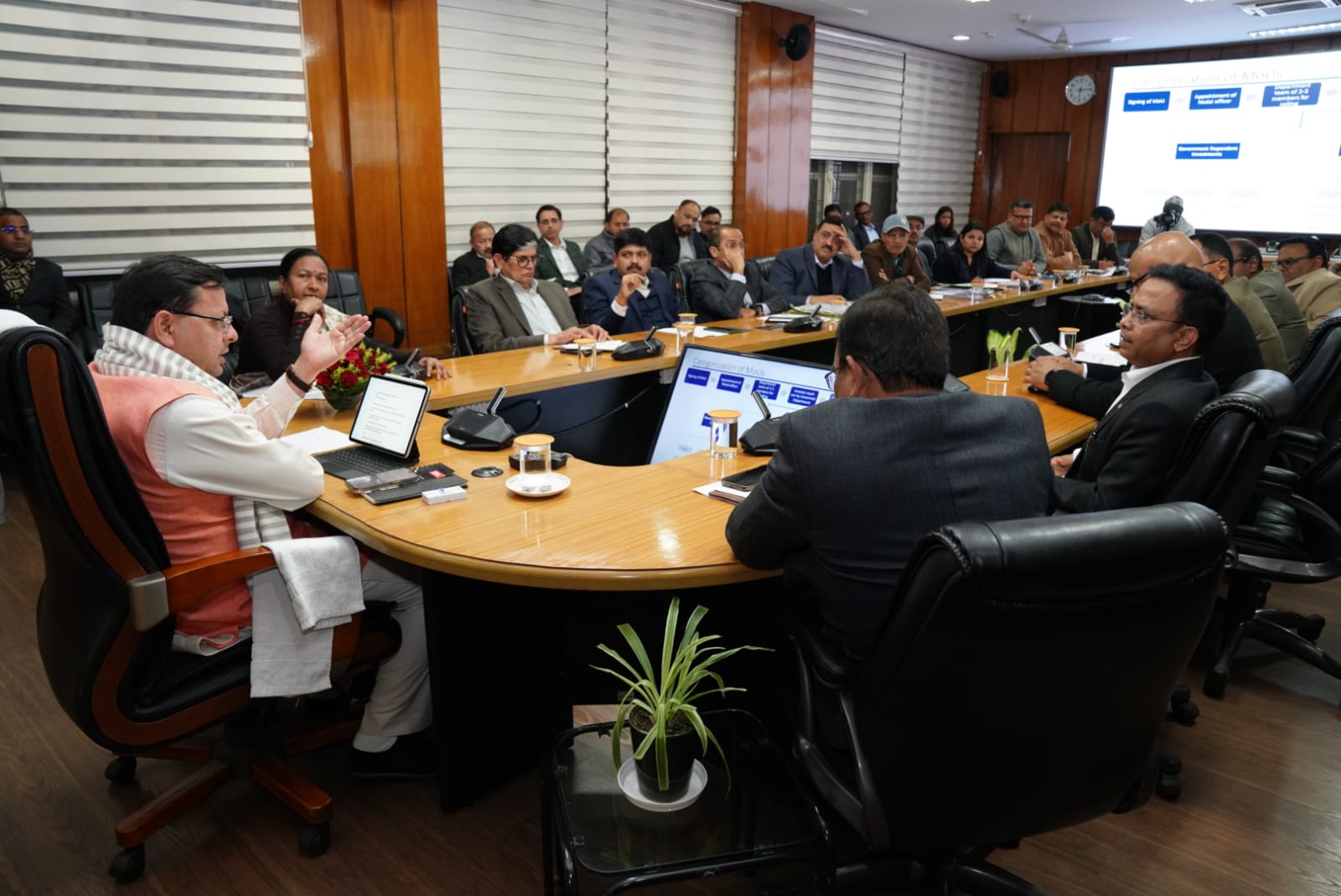 उत्तराखण्ड ग्लोबल इन्वेस्टर्स समिट में हुए एमओयू के ग्राउंडिंग की उच्चाधिकारियों के साथ मुख्यमंत्री पुष्कर सिंह धामी ने की समीक्षा, निवेश के लिए हुए एमओयू को धरातल पर उतारना सभी की सामूहिक जिम्मेदारी