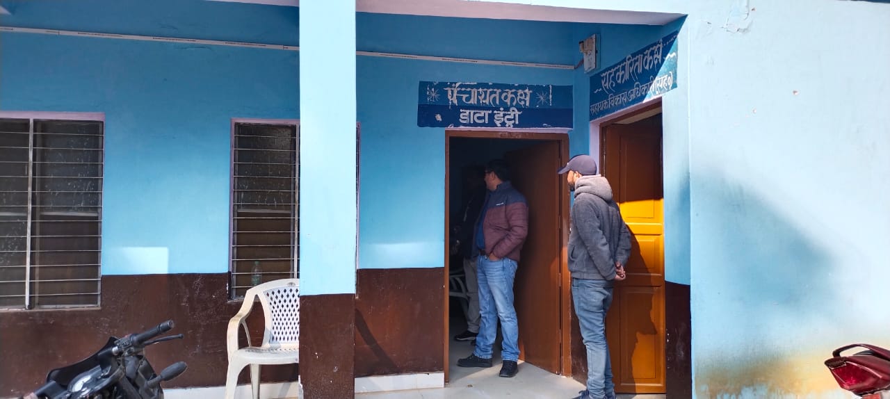 एसडीएम शैलेंद्र सिंह नेगी ने सीडीपीओ ऑफिस एवं अपर सहायक विकास अधिकारी पंचायत कार्यालय घनसाली का किया औचक निरिक्षण, इतने कार्मिक मिले अनुपस्थित, वेतन आहरण पर रोक लगाने के दिए निर्देश