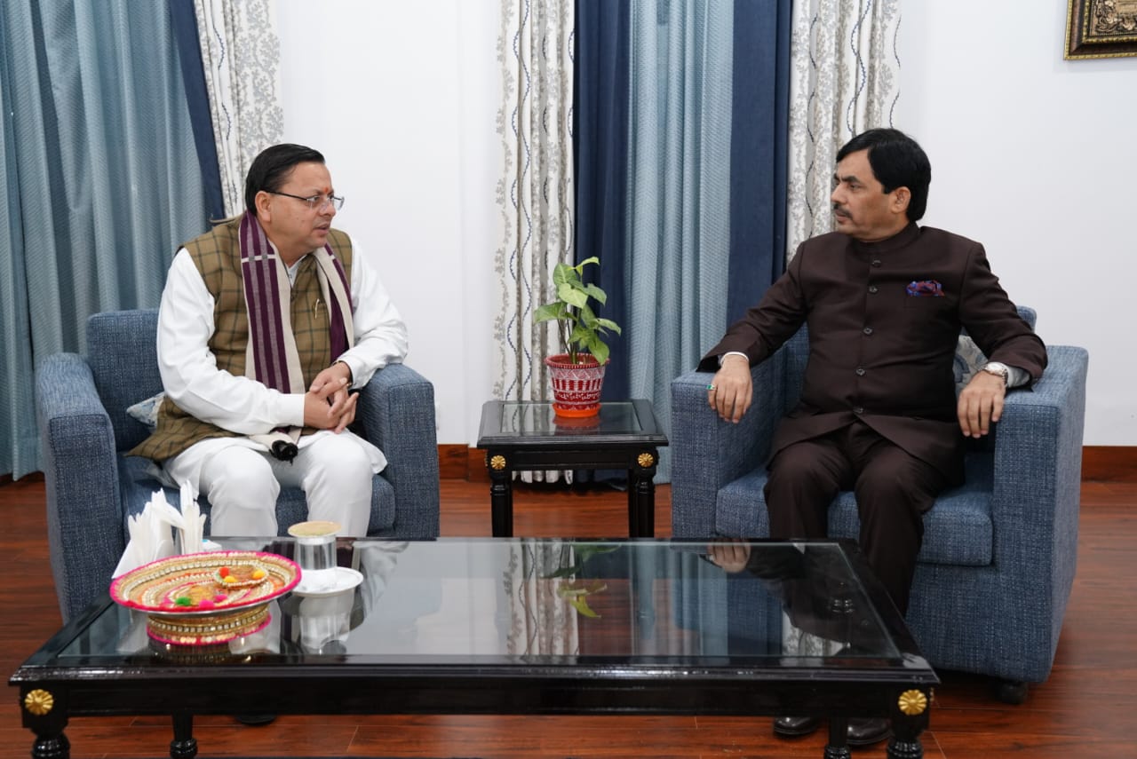 मुख्यमंत्री पुष्कर सिंह धामी से भाजपा के राष्ट्रीय प्रवक्ता शाहनवाज हुसैन ने की शिष्टाचार भेंट