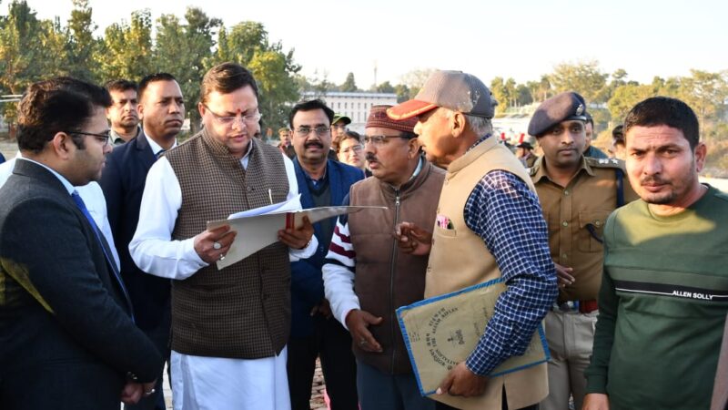 मुख्यमंत्री पुष्कर सिंह धामी नेजनपद ऊधमसिंह नगर स्थित लोहियाहेड कैम्प कार्यालय में क्षेत्र की जनता से मुलाकात कर तथा सुनी उनकी समस्याएं, अधिकारियों को दिए निर्देश