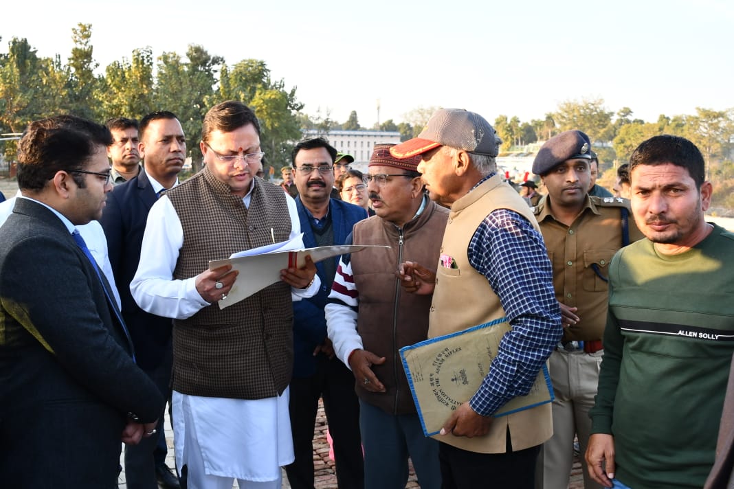 मुख्यमंत्री पुष्कर सिंह धामी नेजनपद ऊधमसिंह नगर स्थित लोहियाहेड कैम्प कार्यालय में क्षेत्र की जनता से मुलाकात कर तथा सुनी उनकी समस्याएं, अधिकारियों को दिए निर्देश
