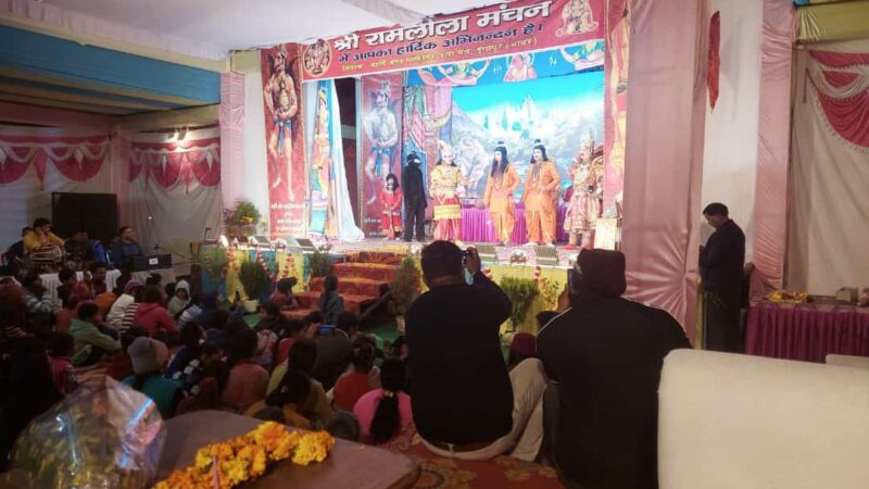 उत्तराखंड गो सेवा आयोग के अध्यक्ष डॉ. पंडित राजेन्द्र अंथवाल ने महर्षि कण्व सांस्कृतिक कला मंच दुर्गापुर भाबर के तत्वावधान में आयोजित रामलीला का दीप प्रज्वलित कर किया शुभारम्भ