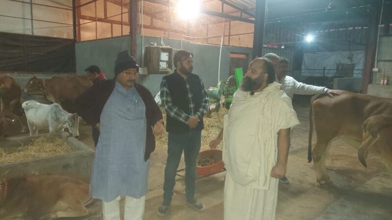 उत्तराखंड गो सेवा आयोग के अध्यक्ष डॉ. पंडित राजेन्द्र अंथवाल के दामाद नीतेश खुखसाल ने गोमाता की सेवाकर गोशाला में मनाया जन्मदिवस, पथमेडा महातीर्थ के गोवत्स गोपेश जी महाराज का लिया आशीर्वाद