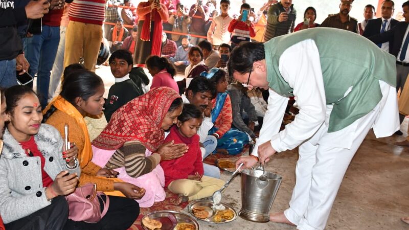 मुख्यमंत्री पुष्कर सिंह धामी ने भारामल मन्दिर में पूजा-अर्चना कर की प्रदेश व देश की सुख, समृद्धि एवं खुशहाली की कामना