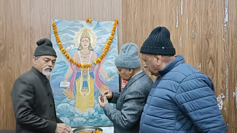 प्रसिद्ध समाजसेवी वैद्य टेक वल्लभ ने मार्गशीर्ष पूर्णिमा पर निशुल्क दिव्य औषधि खीर वितरण शिविर किया आयोजित, लोगों ने उठाया लाभ