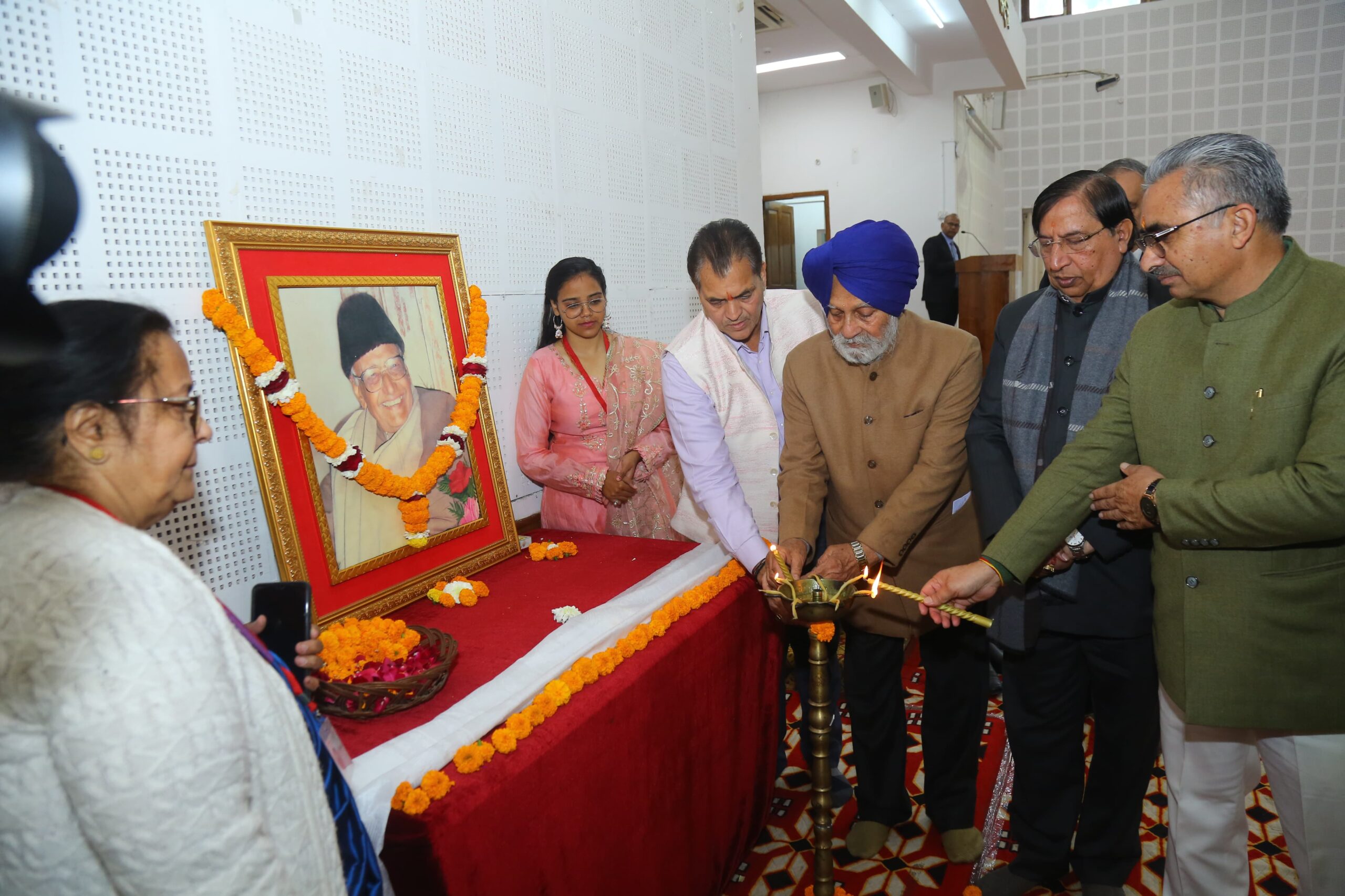 उत्तराखण्ड के प्रथम मुख्यमंत्री स्व. नित्यानंद स्वामी की 95वीं जयंती पर उन्हें अर्पित की गई पुष्पांजलि