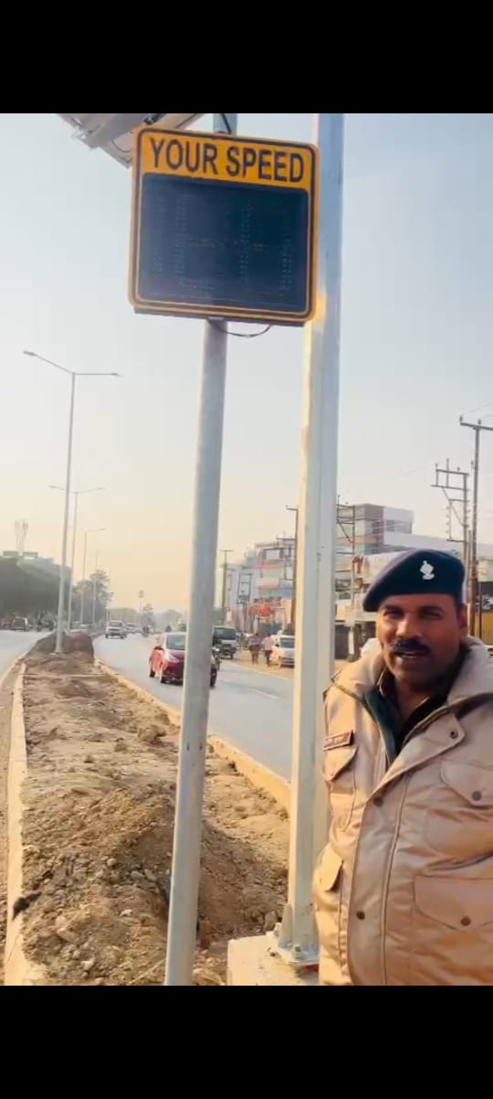 आईजी मुख्तार मोहसिन की अभिनव पहल, इन जगहों पर लगाये गये डिजिटल स्पीड साईन बोर्ड, ओवरस्पीड से होने वाली सड़क दुर्घटना में आएगी कमी