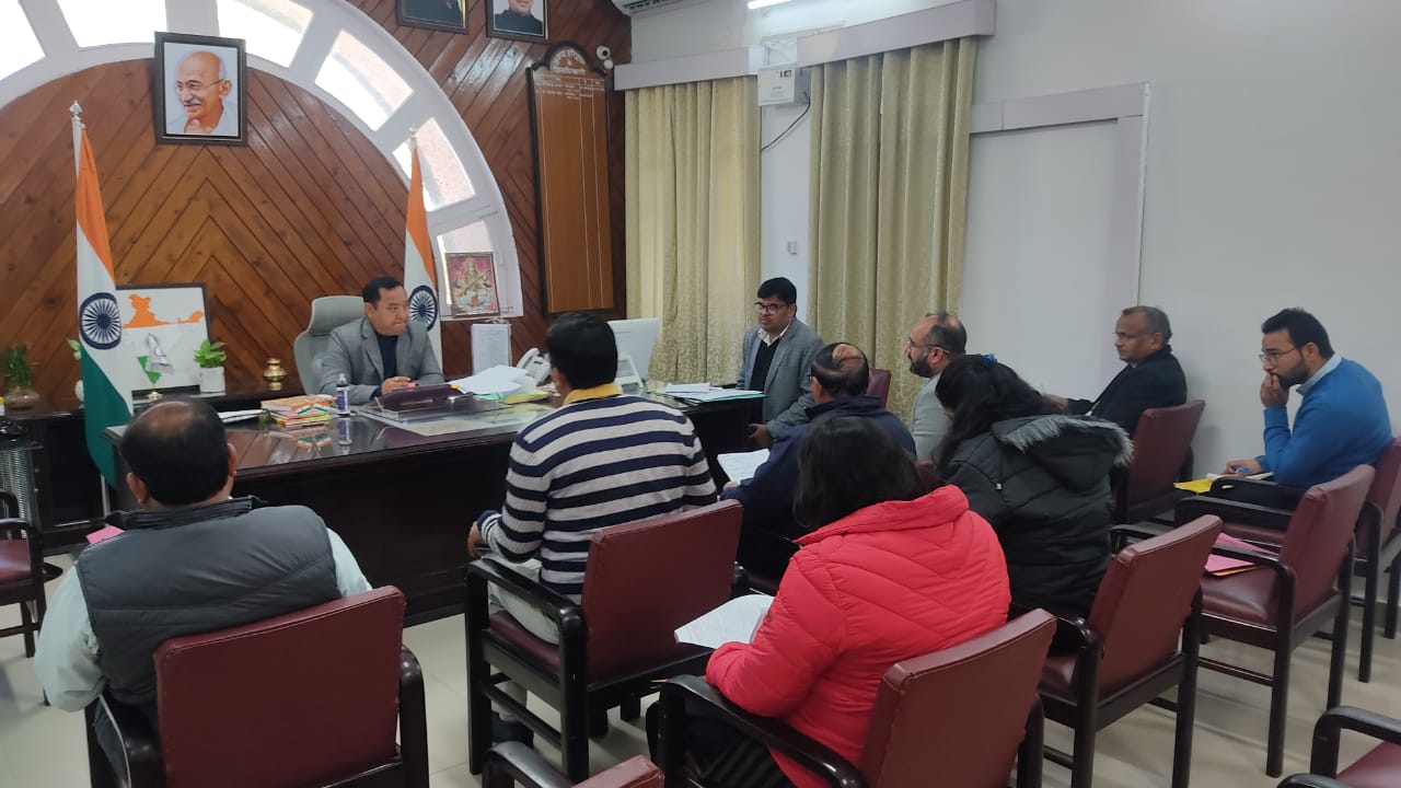 डीएम धीराज सिंह गर्ब्याल की अध्यक्षता में प्रधानमंत्री जनजाति आदिवासी न्याय महाभियान के सम्बन्ध में बैठक आयोजित, दिए आवश्यक दिशा निर्देश