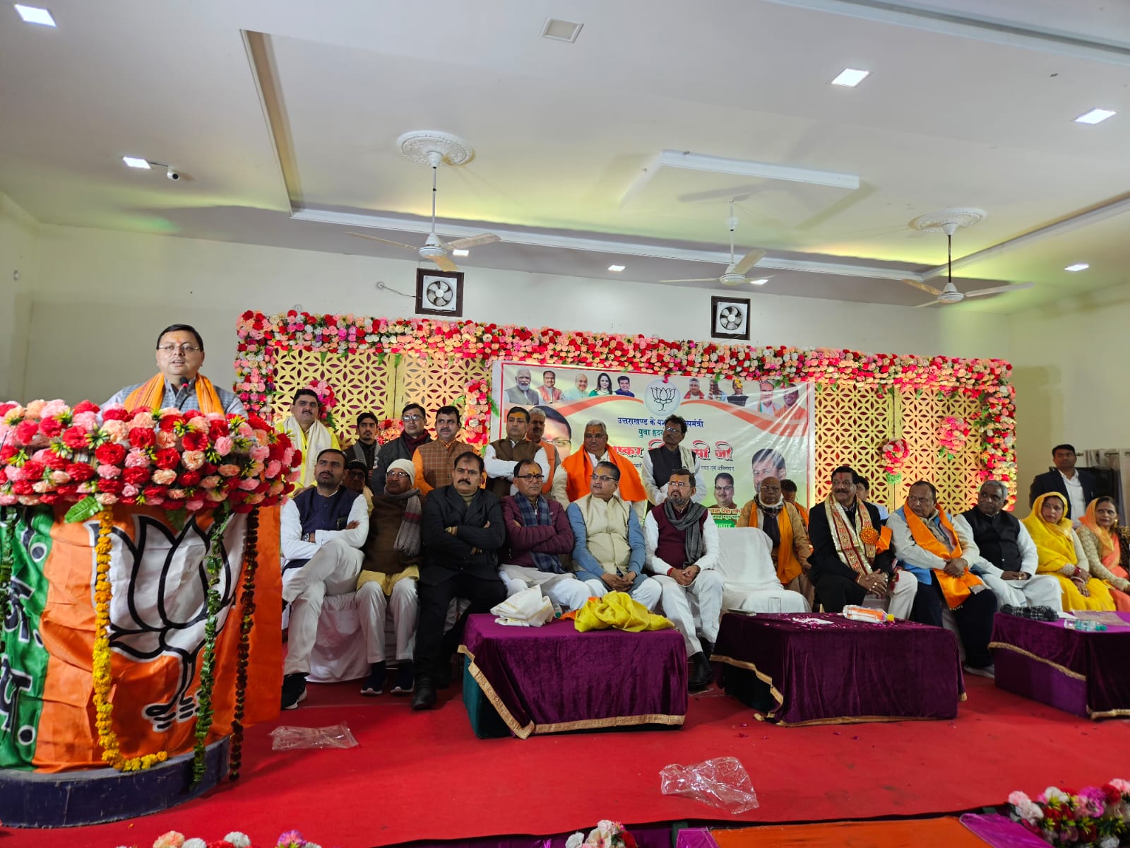 मुख्यमंत्री पुष्कर सिंह धामी का गोवर्धन मथुरा में आयोजित सम्मान समारोह में किया गया सम्मान, ब्रज की पावन भूमि पर स्वयं के सम्मान को बताया देवभूमि की सवा करोड़ जनता का सम्मान