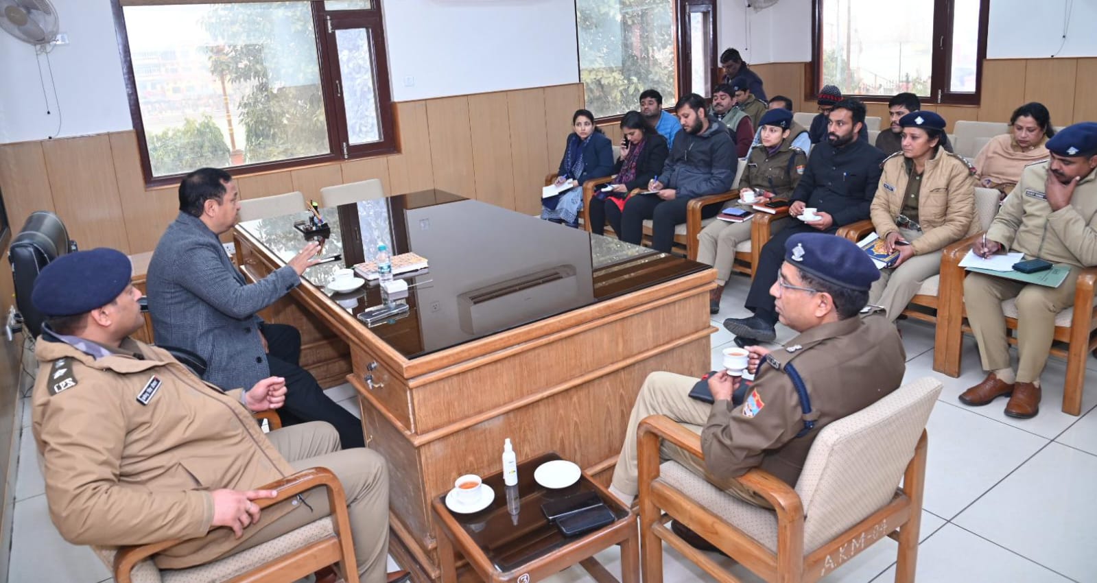 डीएम धीराज सिंह गर्ब्याल की अध्यक्षता में शीत ऋतु में शीत लहर की तैयारी के सम्बन्ध में बैठक आयोजित, दिए आवश्यक दिशा निर्देश