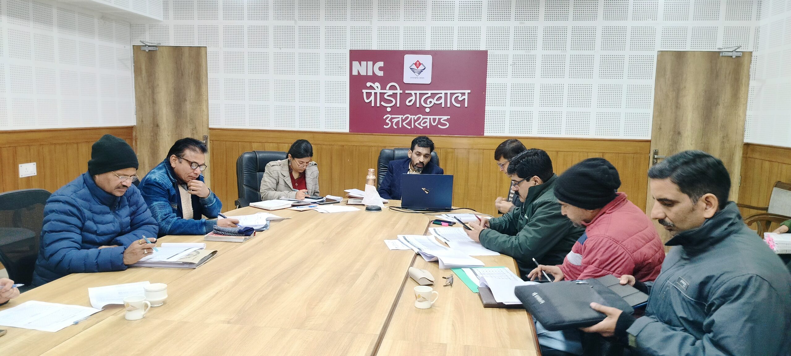 डीएम डॉ. आशीष चौहान ने ली जल जीवन मिशन के कार्यो की प्रगति की समीक्षा बैठक, कार्यों को समय पर पूरा का करने के दिए निर्देश, कहा महत्वकांक्षी योजना में किसी भी प्रकार की लापरवाही नहीं की जाएगी बर्दाश्त