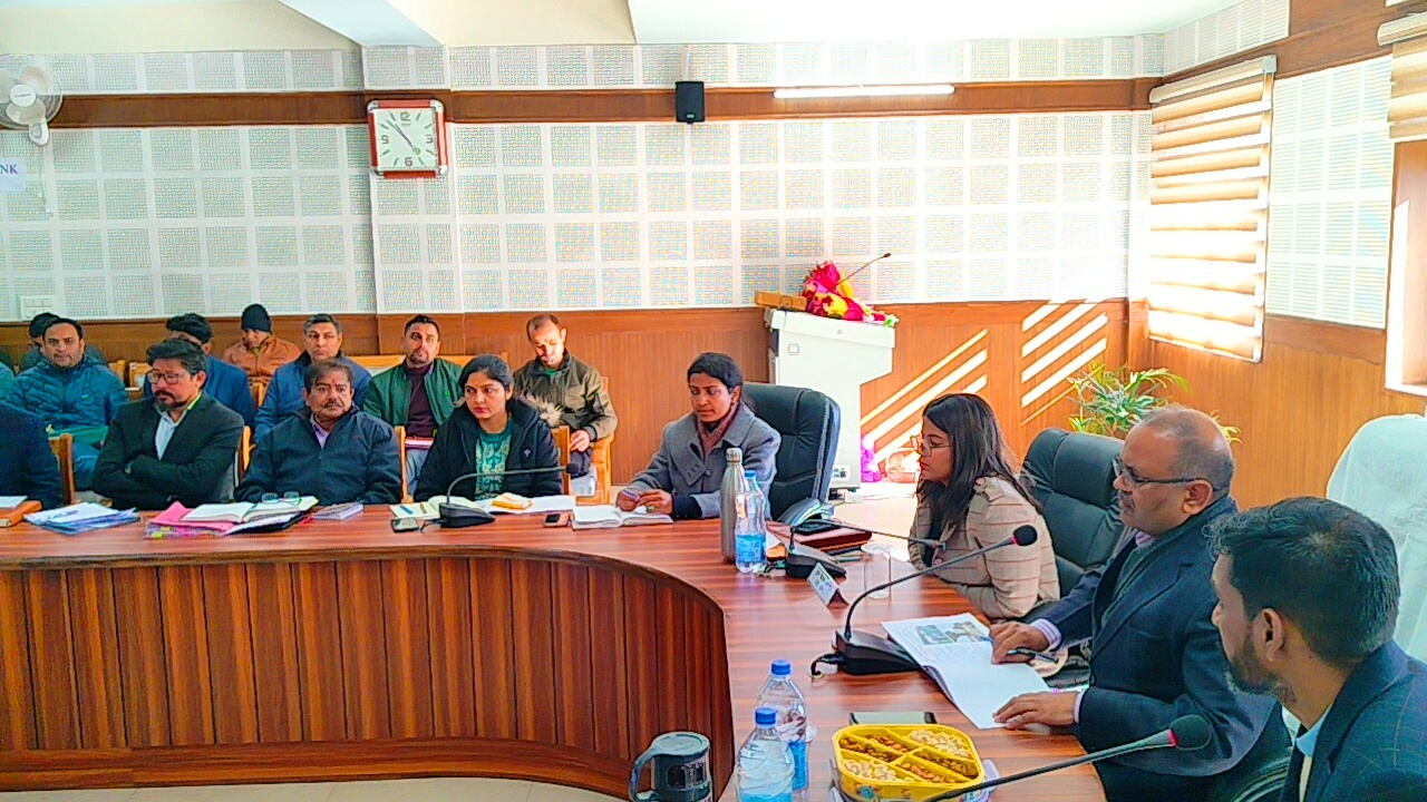 सरकार की ध्वजवाहक योजनाओं और कार्यक्रमों का जनमानस को दें समुचित लाभ – सचिव विनोद कुमार सुमन