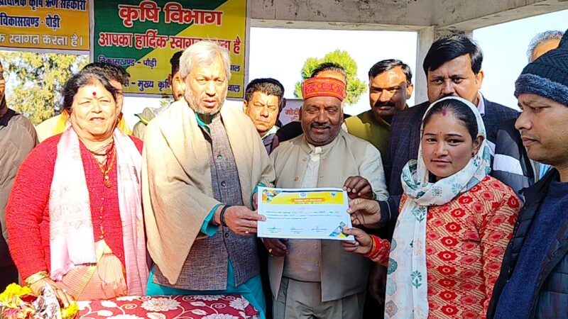 पौड़ी गढ़वाल : विकसित भारत संकल्प यात्रा रथ से लोगों को गांव-गांव में मिल रहा विभिन्न योजनाओं का लाभ