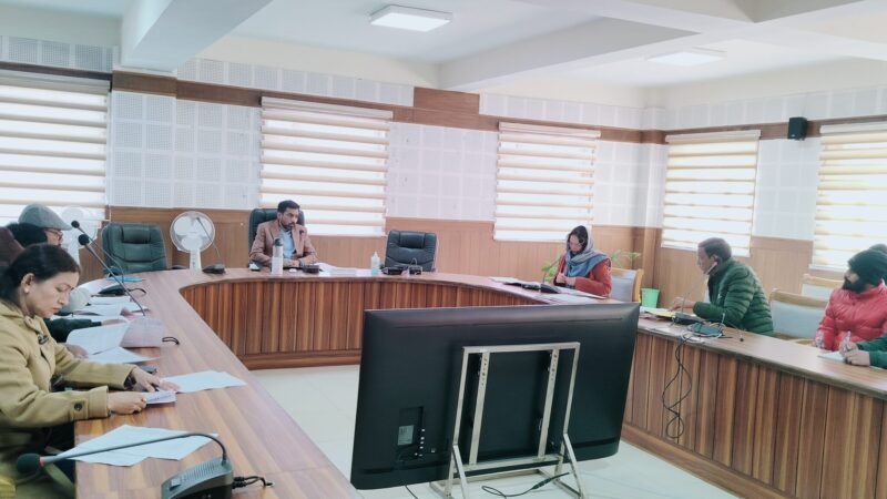 डीएम डॉ. आशीष चौहान ने आगामी लोकसभा सामान्य निर्वाचन को लेकर राजनैतिक दलों के प्रतिनिधियों के साथ की बैठक
