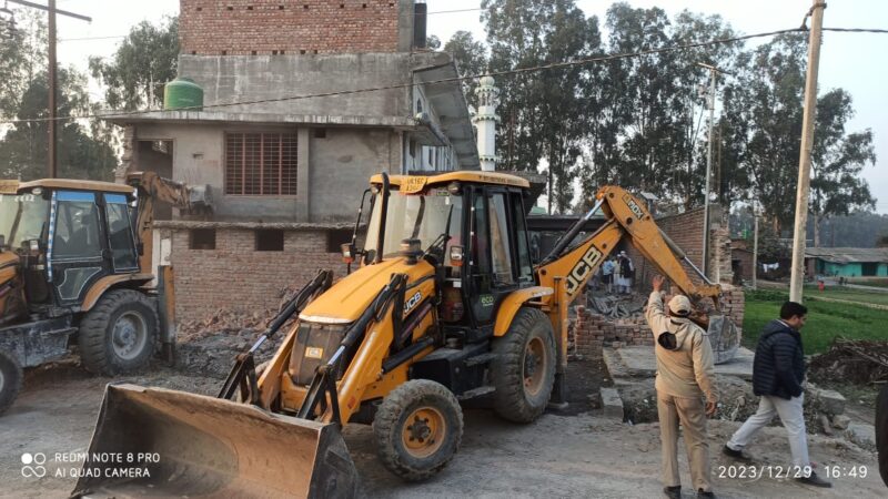 एक्शन में धामी सरकार : अतिक्रमण पर सख्त हुई डीएम सोनिका, ढालीपुर से कुल्हाल तक शक्तिनहर के किनारों गरजी जेसीबी, 104 स्थानों से हटाया गया सरकारी भूमि से अतिक्रमण
