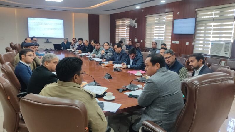 डीएम धीराज सिंह गर्ब्याल की अध्यक्षता में जिला संड़क सुरक्षा समिति की बैठक आयोजित, दिए निर्देश