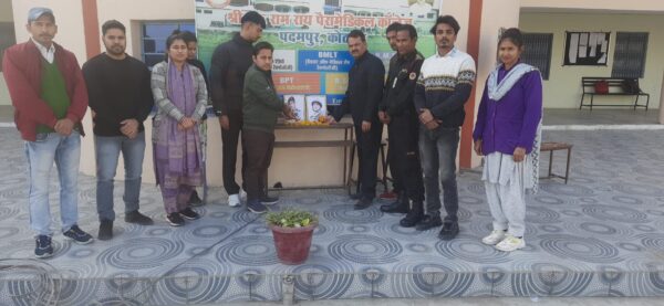 श्री गुरू राम राय पैरामेडिकल कॉलेज में शहीद राइफलमैन गौतम कुमार एवं बीरेंद्र सिंह को दी गई श्रद्धांजलि