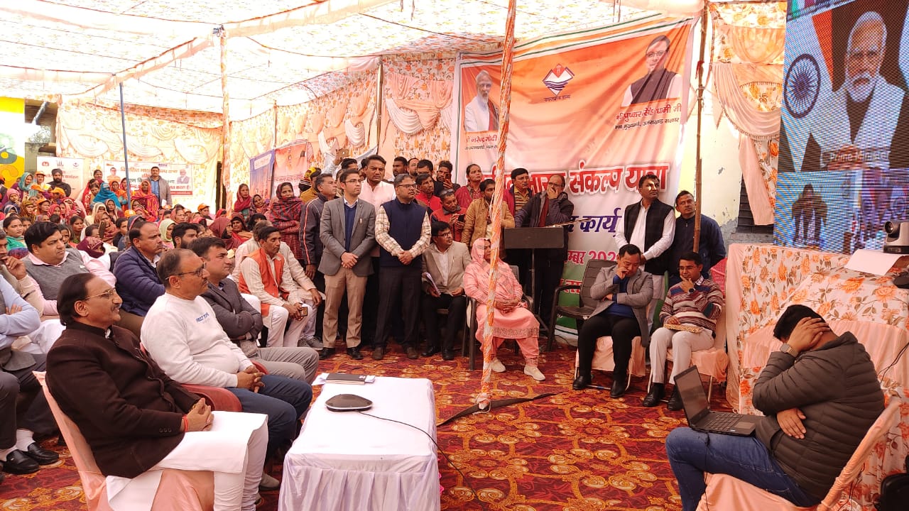 प्रधानमंत्री नरेन्द्र मोदी ने विकसित भारत संकल्प यात्रा के दौरान हरिद्वार के मत्स्य पालक किसान भूदेव सिंह से किया संवाद