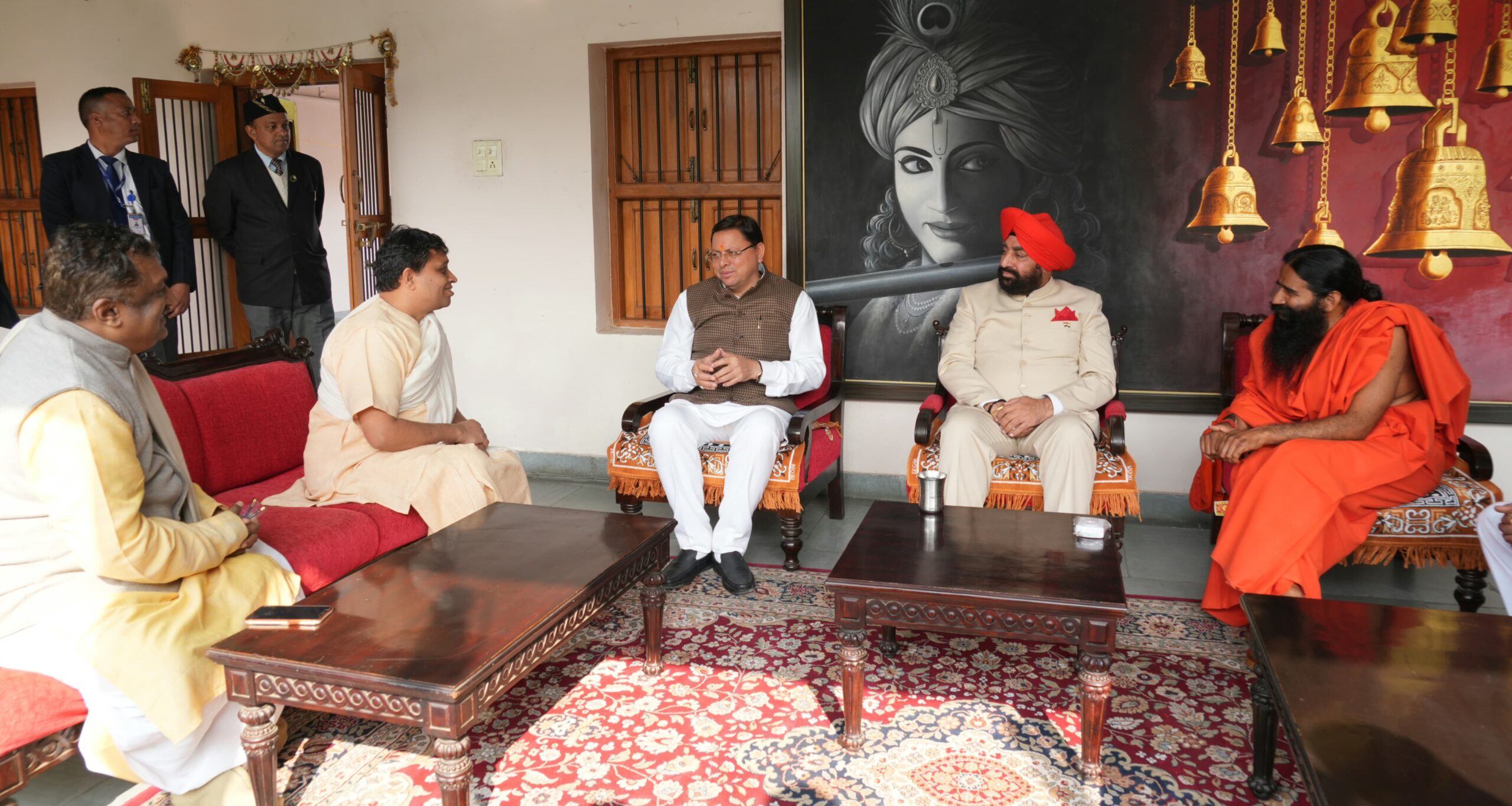 हरिद्वार भ्रमण के दौरान पतंजलि योगपीठ पहुंचे राज्यपाल और मुख्यमंत्री, विभिन्न सम-सामयिक विषयों पर योग गुरू स्वामी रामदेव एवं आचार्य बालकृष्ण से किया विचार-विमर्श