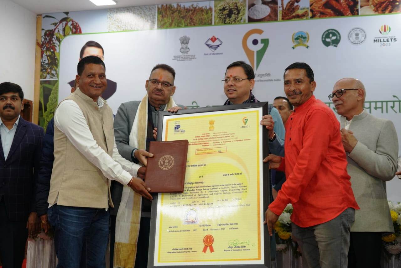 CM पुष्कर सिंह धमी ने मुख्यसेवक सदन में 18 जीआई प्रमाण पत्रों का किया वितरण….