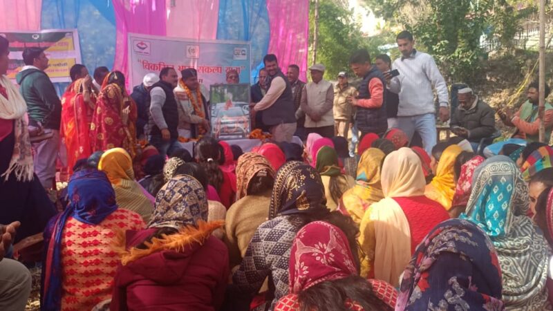 विकसित भारत संकल्प यात्रा : बीजेपी प्रदेश अध्यक्ष महेन्द्र भट्ट ने ग्रामीणों से संवाद कर सरकार द्वारा चलाई जा रही योजनाओं का लिया फीडबैक