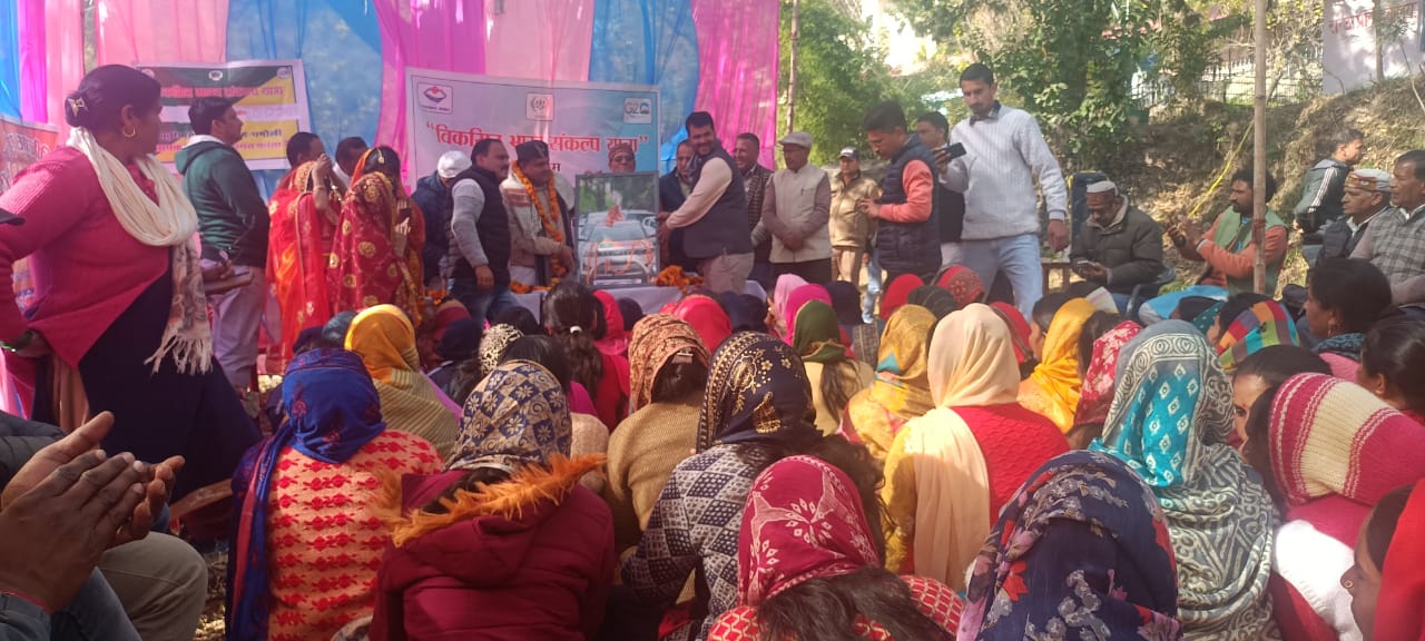 विकसित भारत संकल्प यात्रा : बीजेपी प्रदेश अध्यक्ष महेन्द्र भट्ट ने ग्रामीणों से संवाद कर सरकार द्वारा चलाई जा रही योजनाओं का लिया फीडबैक