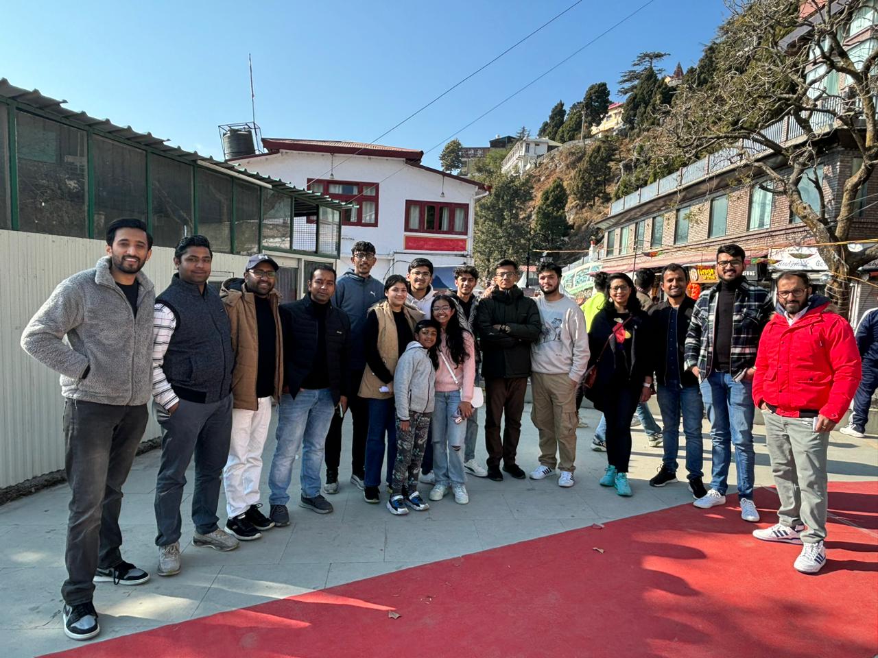 पहाड़ो की रानी मसूरी में आयोजित विन्टरलाईन कार्निवाल में पहाड़ी गानों पर जमकर थिरके पर्यटक, डीएम सोनिका ने आयोजित कार्यक्रमो का लिया जायजा