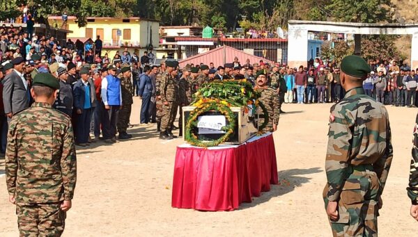 शहीद नायक बीरेंद्र सिंह का सैन्य सम्मान के साथ त्रिवेणी संगम नारायणबगड़ में हुआ अंतिम संस्कार
